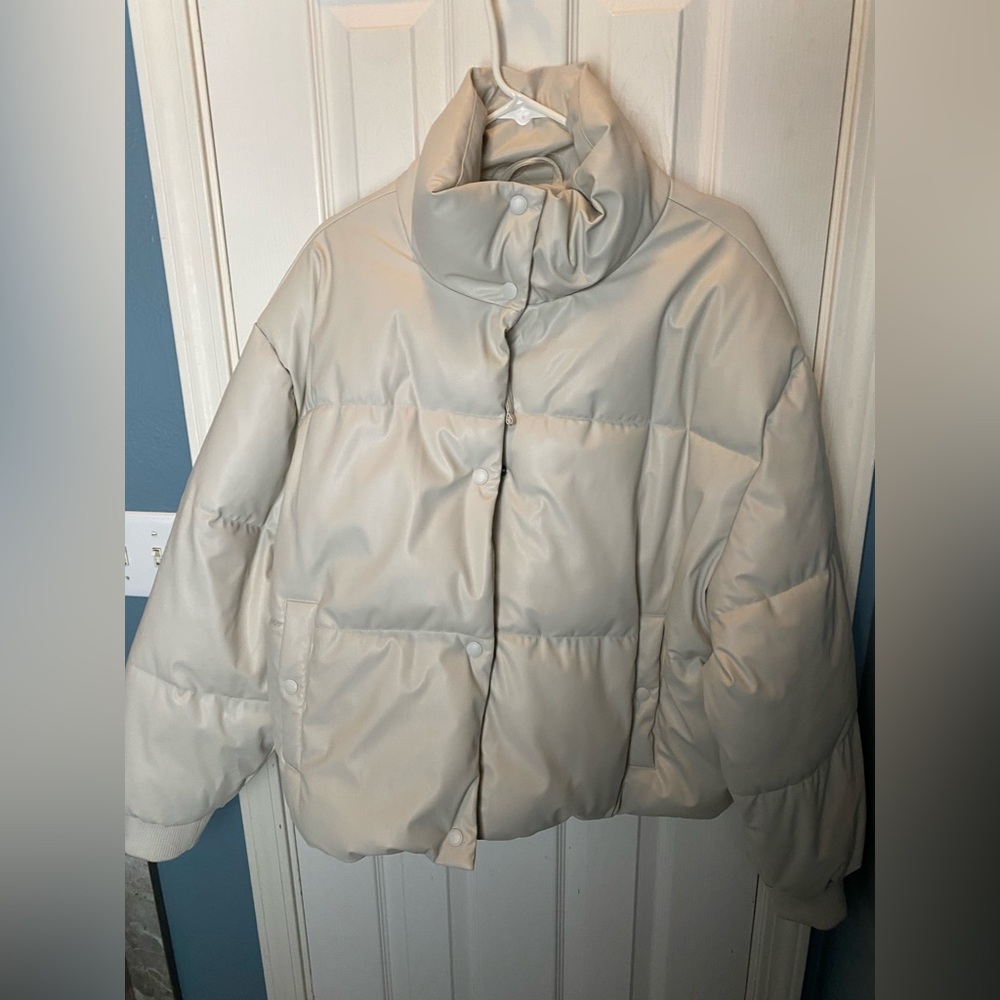 American Eagle puffer jacket white XL